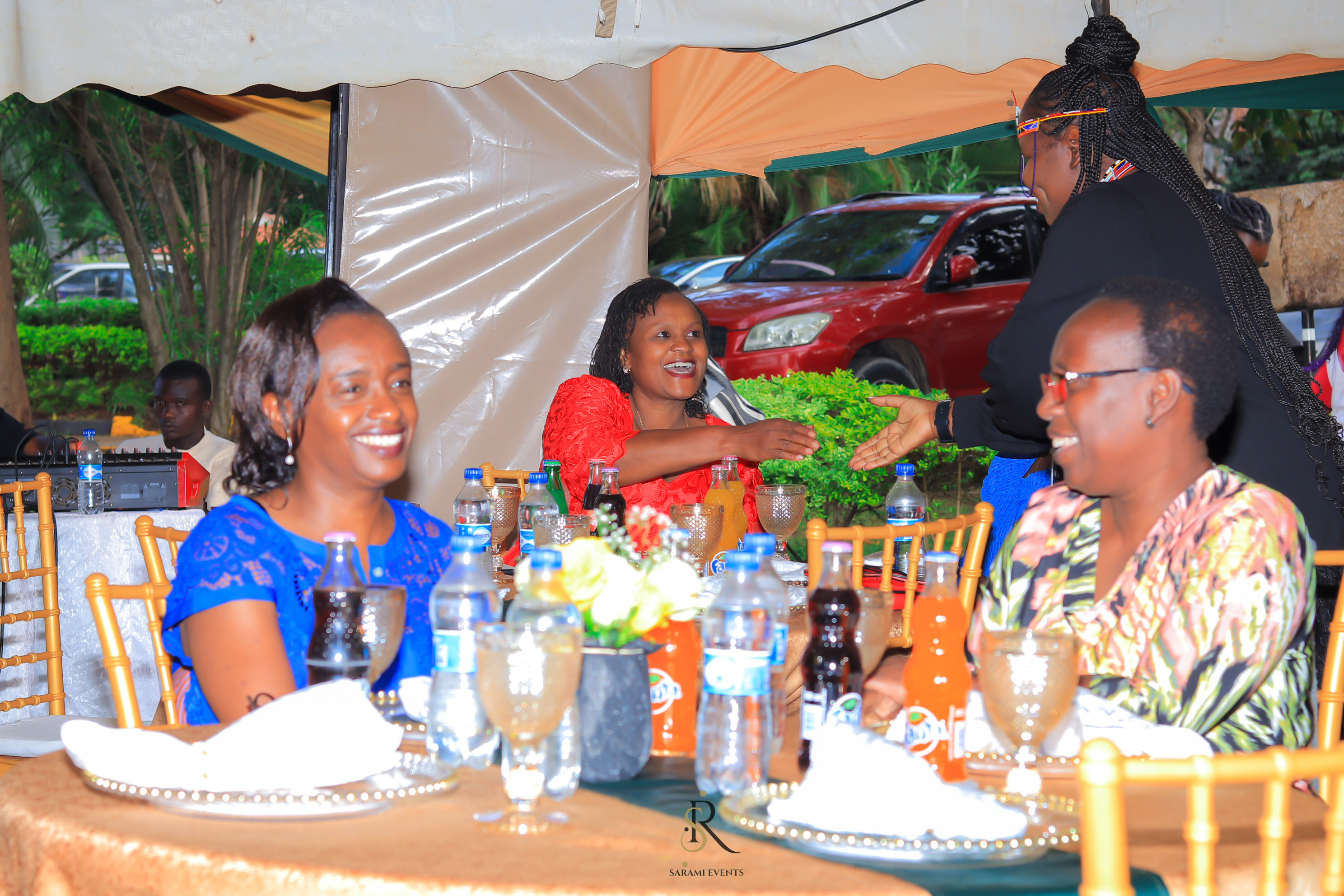 A beautiful and creative multi-tiered birthday cake